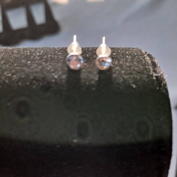 Cameo Necklace and Earring Set - Picture 2 of 8